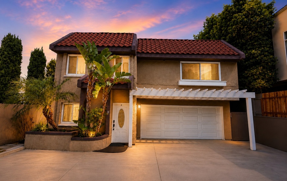Costa Mesa, CA, 3 Bedrooms,  2.5 Bathrooms Townhouse,For Rent
