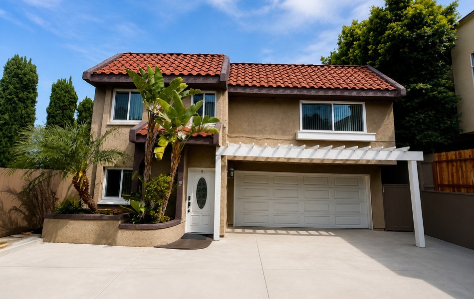 Costa Mesa, CA, 3 Bedrooms,  2.5 Bathrooms Townhouse,For Rent