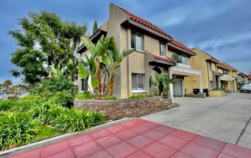 Costa Mesa, CA, 3 Bedrooms,  2.5 Bathrooms Townhouse,For Rent