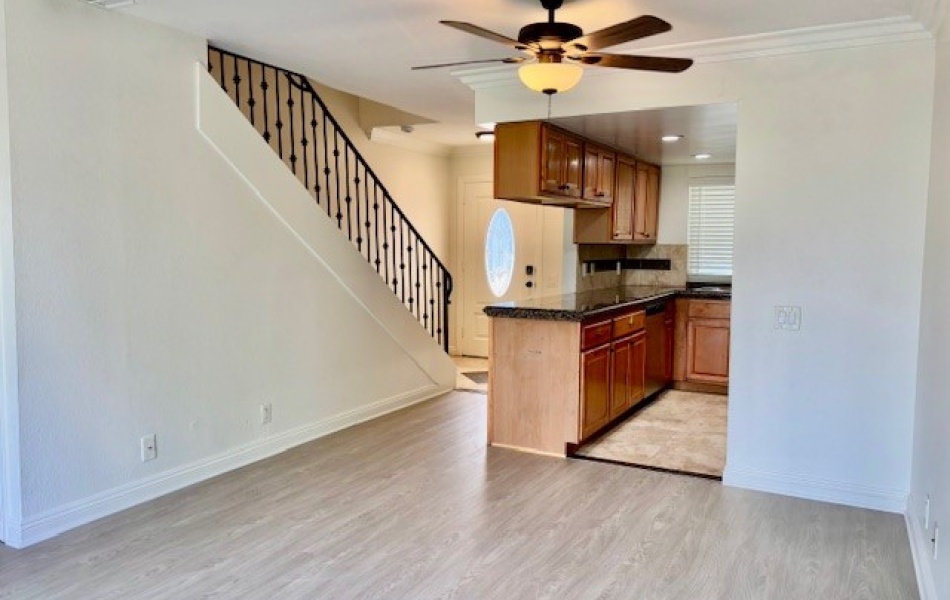 Costa Mesa, CA, 3 Bedrooms,  2.5 Bathrooms Townhouse,For Rent