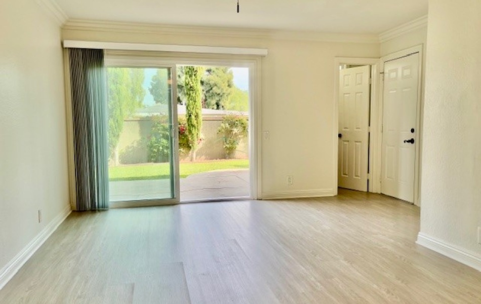 Costa Mesa, CA, 3 Bedrooms,  2.5 Bathrooms Townhouse,For Rent