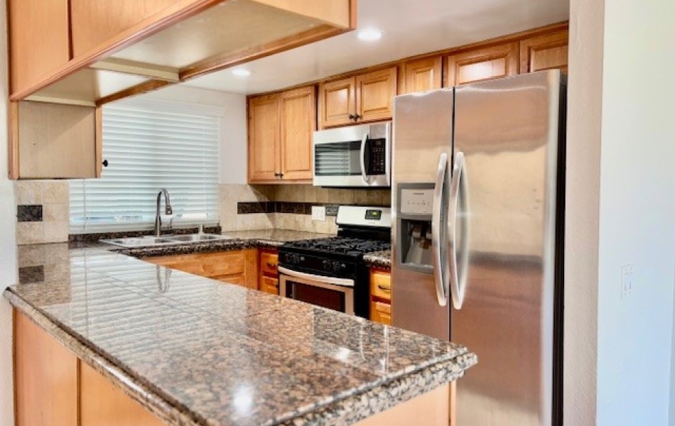 Costa Mesa, CA, 3 Bedrooms,  2.5 Bathrooms Townhouse,For Rent