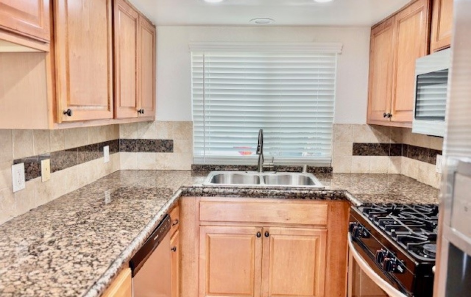 Costa Mesa, CA, 3 Bedrooms,  2.5 Bathrooms Townhouse,For Rent