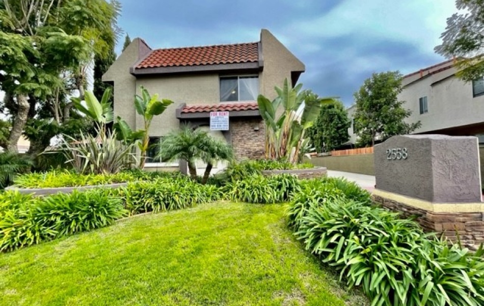 Costa Mesa, CA, 3 Bedrooms,  2.5 Bathrooms Townhouse,For Rent