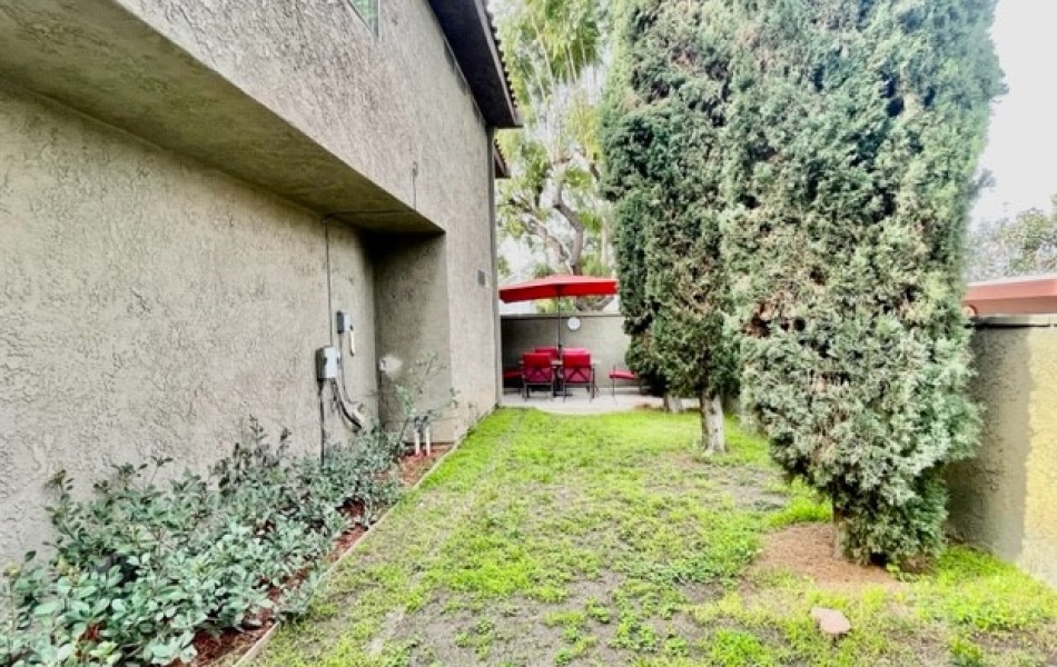 Costa Mesa, CA, 3 Bedrooms,  2.5 Bathrooms Townhouse,For Rent