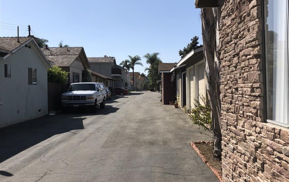 2536 Orange Ave, Costa Mesa, CA 92627, 2 Bedrooms Bedrooms, ,1 BathroomBathrooms,Apartment,For Rent,Orange Ave,1044