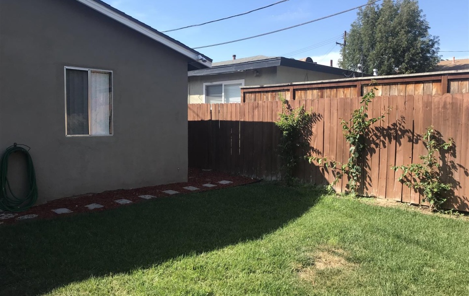 2536 Orange Ave, Costa Mesa, CA 92627, 2 Bedrooms Bedrooms, ,1 BathroomBathrooms,Apartment,For Rent,Orange Ave,1044