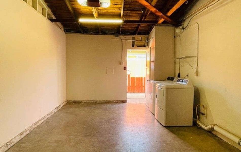 2536 Orange Ave, Costa Mesa, CA 92627, 2 Bedrooms Bedrooms, ,1 BathroomBathrooms,Apartment,For Rent,Orange Ave,1044