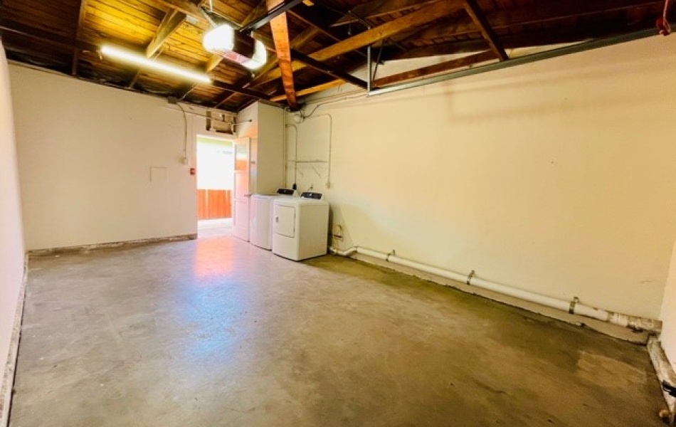 2536 Orange Ave, Costa Mesa, CA 92627, 2 Bedrooms Bedrooms, ,1 BathroomBathrooms,Apartment,For Rent,Orange Ave,1044