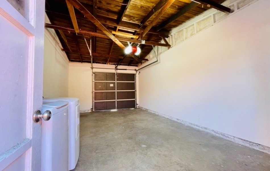 2536 Orange Ave, Costa Mesa, CA 92627, 2 Bedrooms Bedrooms, ,1 BathroomBathrooms,Apartment,For Rent,Orange Ave,1044