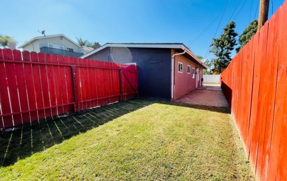 2536 Orange Ave, Costa Mesa, CA 92627, 2 Bedrooms Bedrooms, ,1 BathroomBathrooms,Apartment,For Rent,Orange Ave,1044