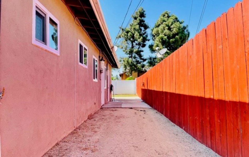 2536 Orange Ave, Costa Mesa, CA 92627, 2 Bedrooms Bedrooms, ,1 BathroomBathrooms,Apartment,For Rent,Orange Ave,1044