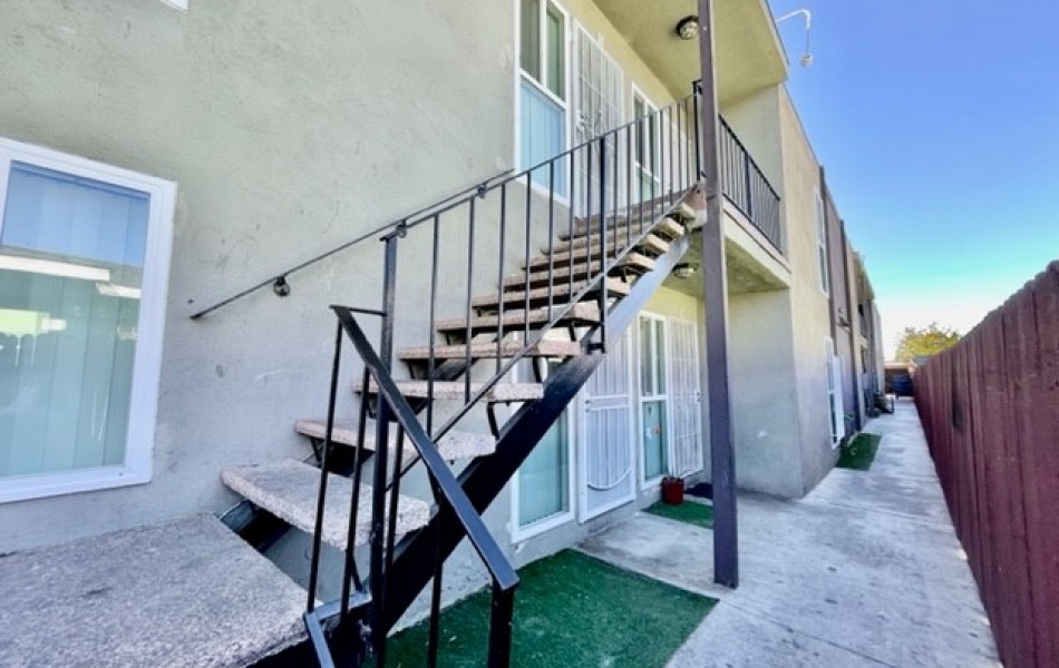 815 North Rose Avenue, Compton, CA 90221, 2 Bedrooms Bedrooms, ,1 BathroomBathrooms,Apartment,For Rent,North Rose Avenue,1048