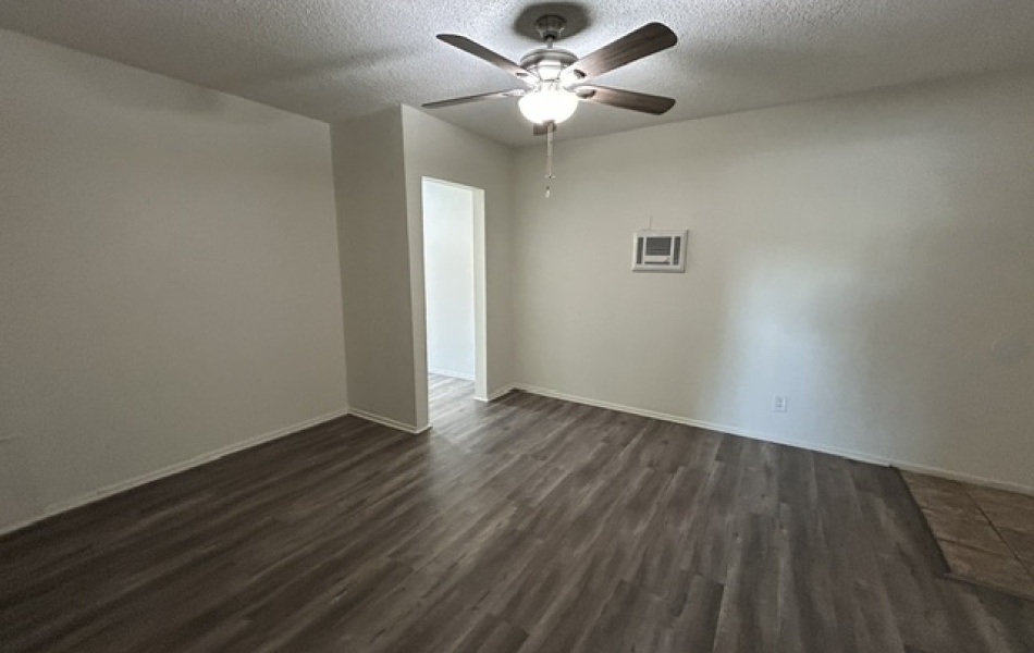 685 East Vista Chino, Palm Springs, CA 92262, 3 Bedrooms Bedrooms, ,2 BathroomsBathrooms,Apartment,For Rent,East Vista Chino,1058