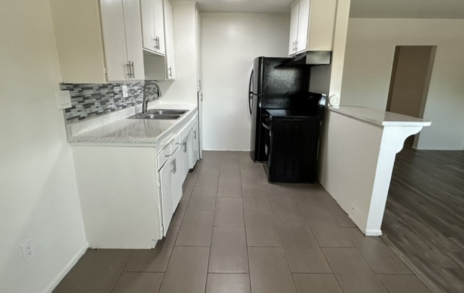 685 East Vista Chino, Palm Springs, CA 92262, 3 Bedrooms Bedrooms, ,2 BathroomsBathrooms,Apartment,For Rent,East Vista Chino,1058